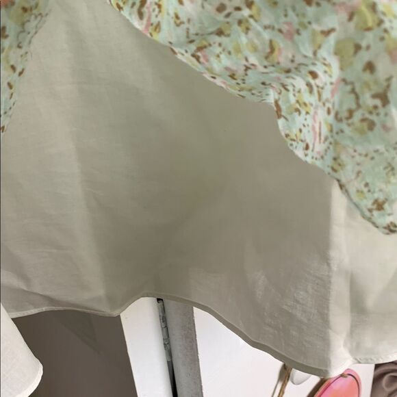 Floral Green Women's Top - Picture 2 of 7